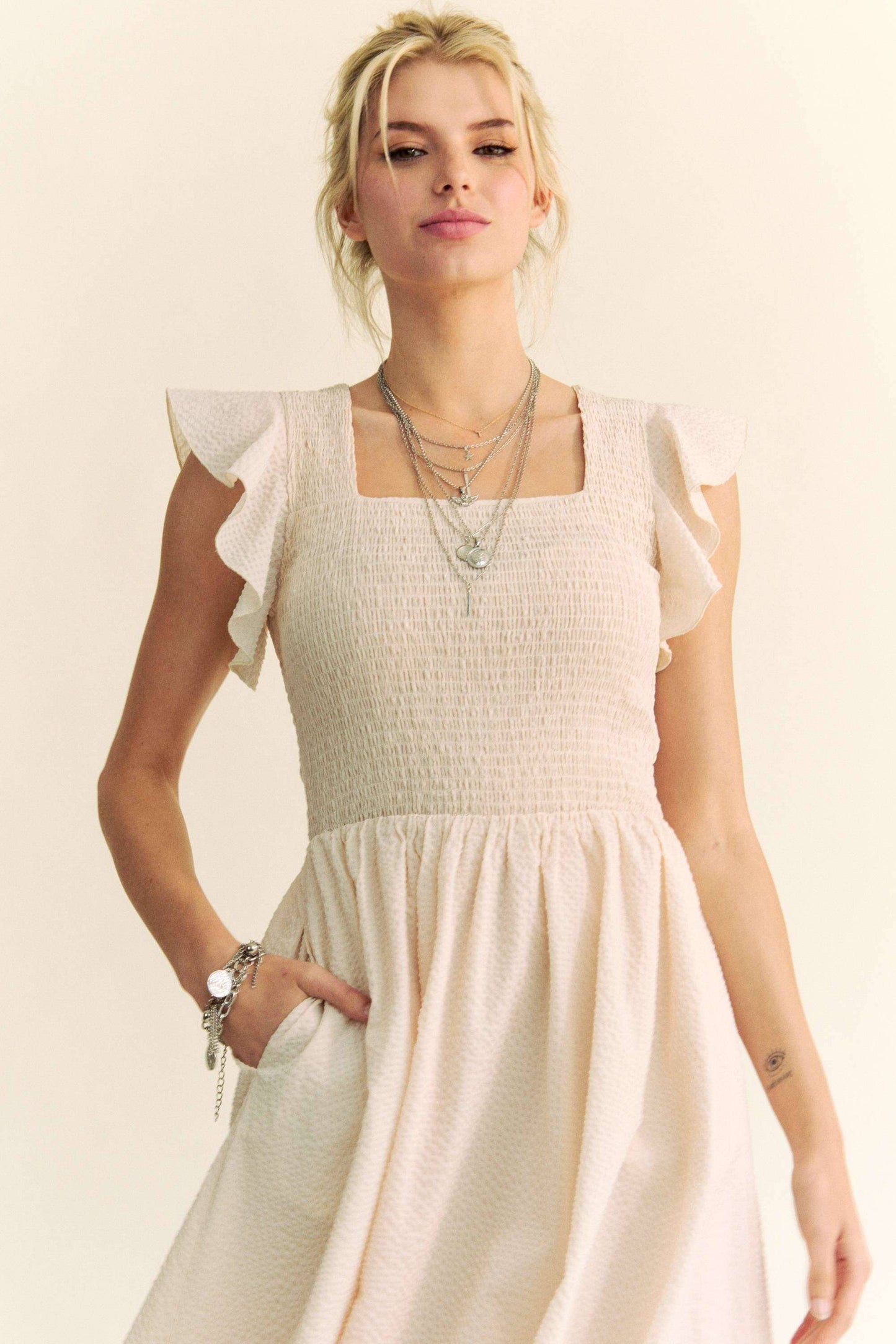 TEXTURED RUFFLE CAP SLEEVE SMOCKED MIDI DRESS: Cream Beige