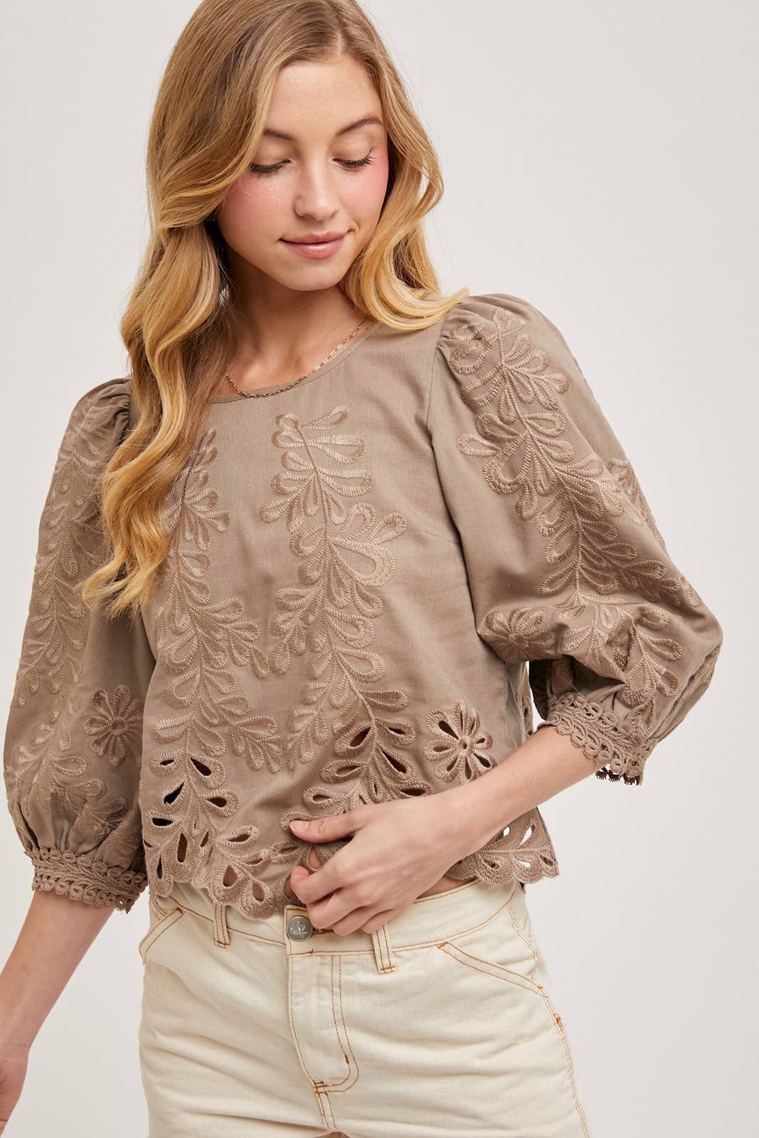 LACE CUTOUTS BUBBLE SLEEVED TOP