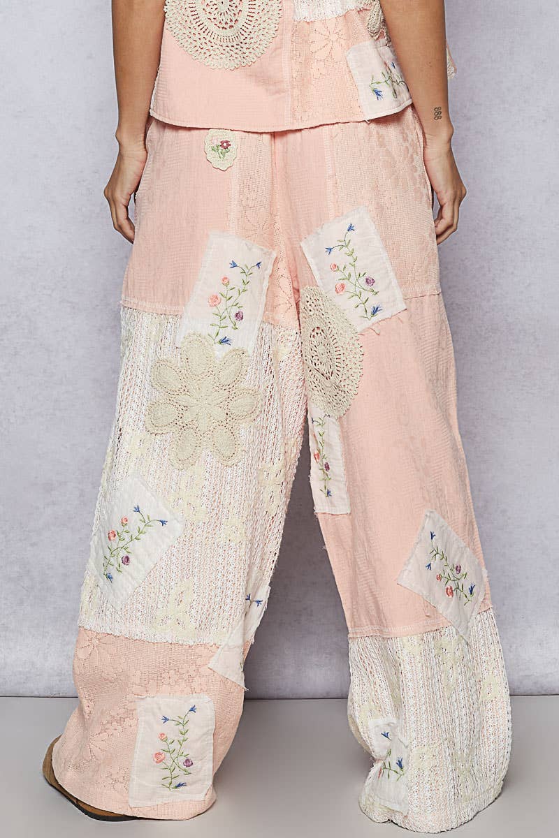 Lace patch woven pants: PALE PINK
