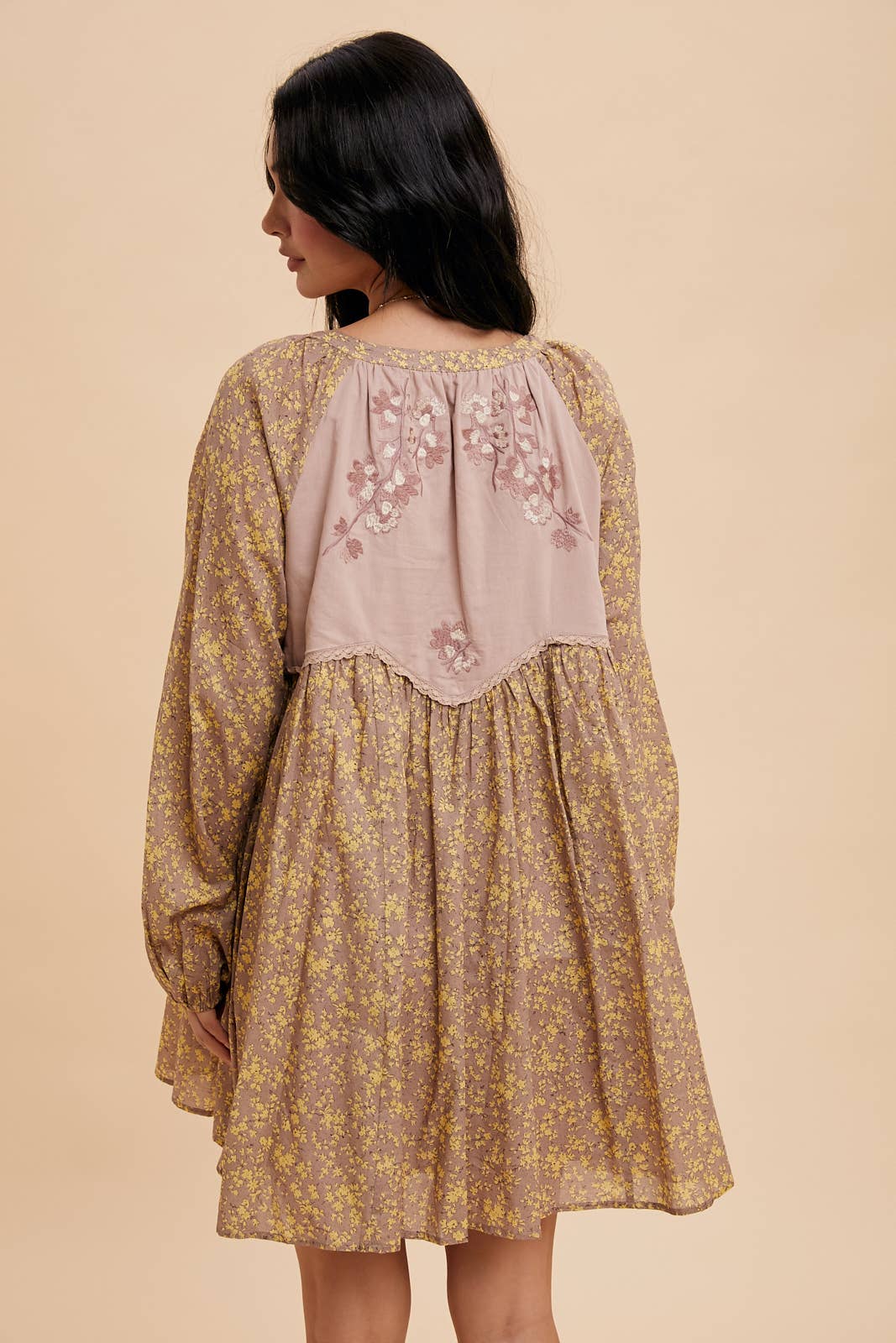 COTTON EMBROIDERED BABYDOLL DRESS: FAWN