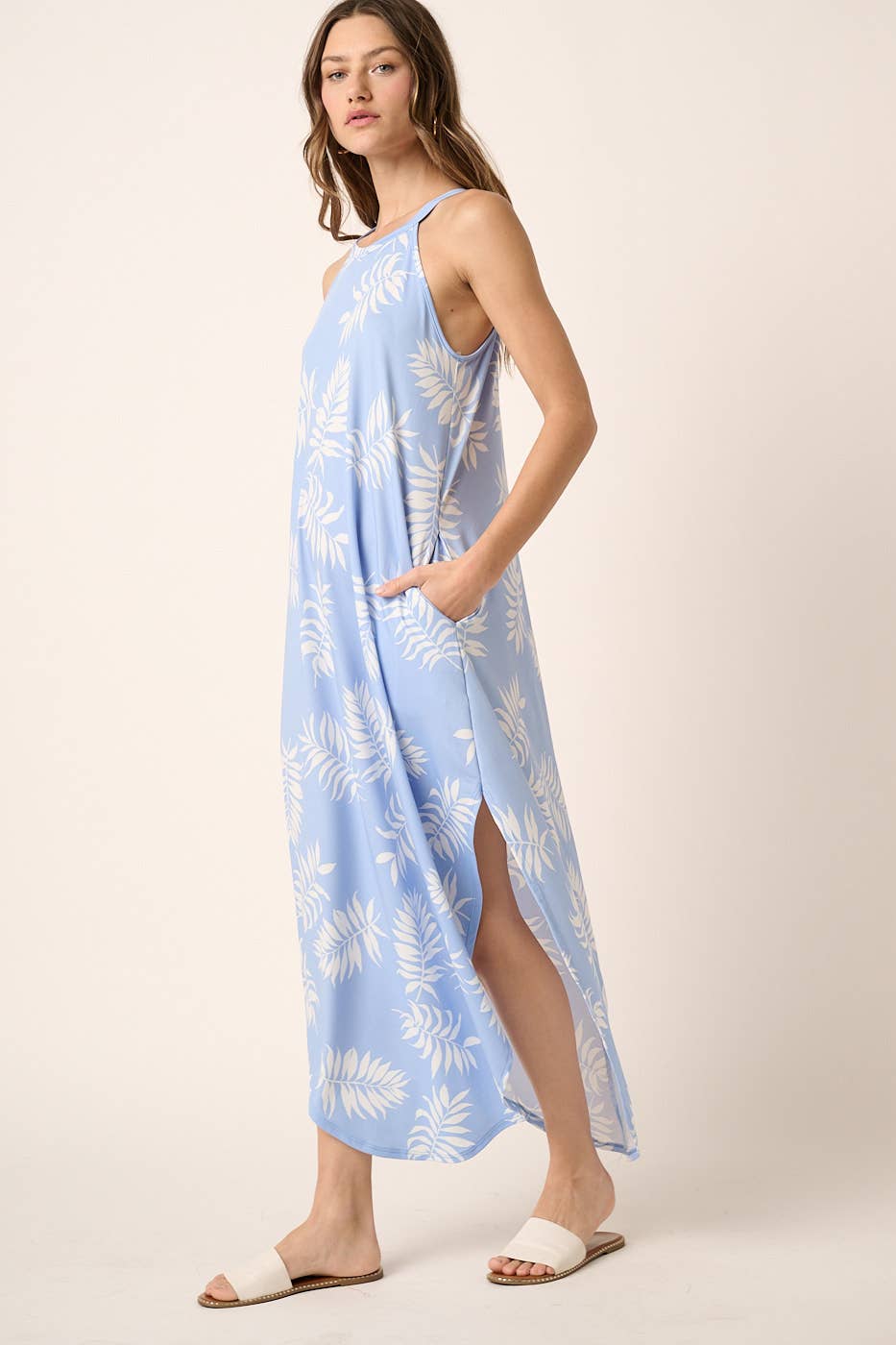 LEAF PRINT HALTER MAXI DRESS: BLUE