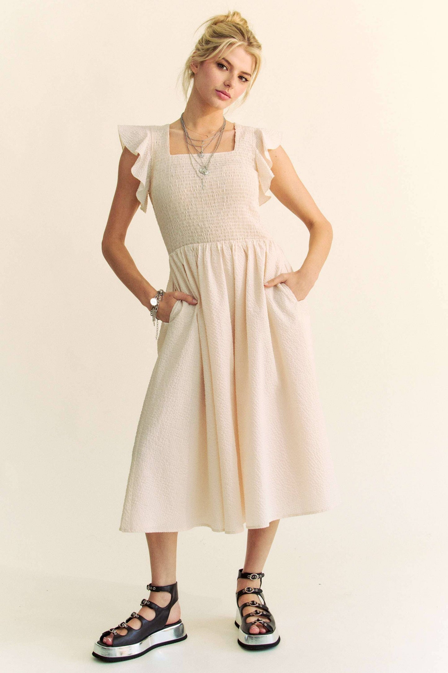 TEXTURED RUFFLE CAP SLEEVE SMOCKED MIDI DRESS: Cream Beige