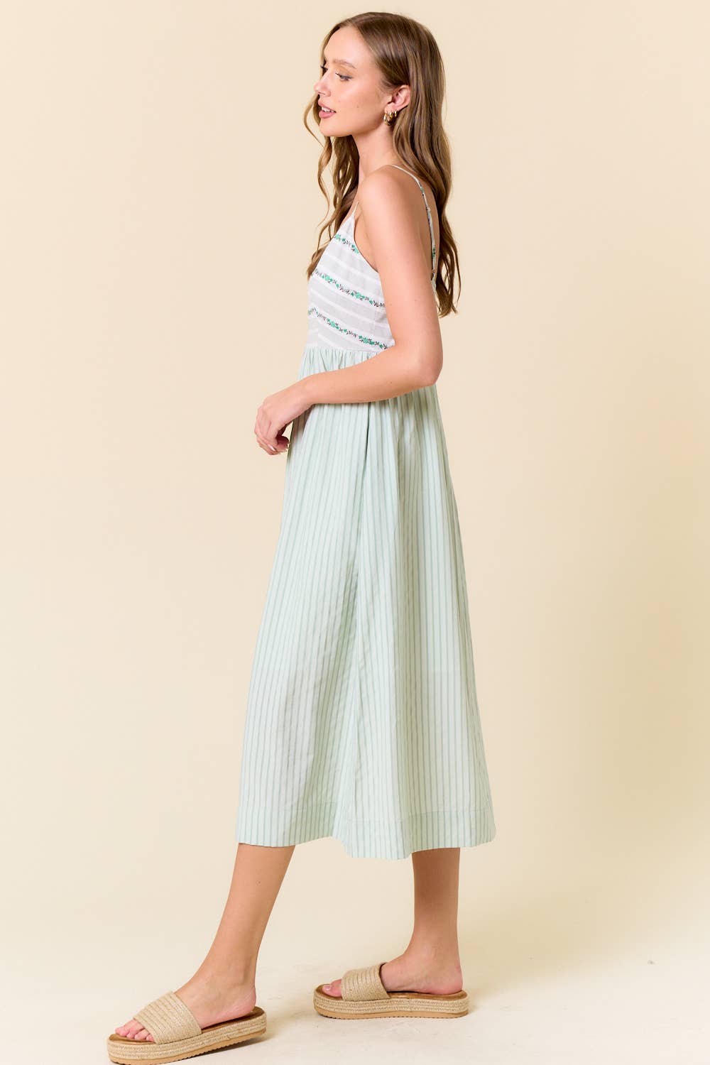 FLORAL EMBROIDERY MIDI DRESS