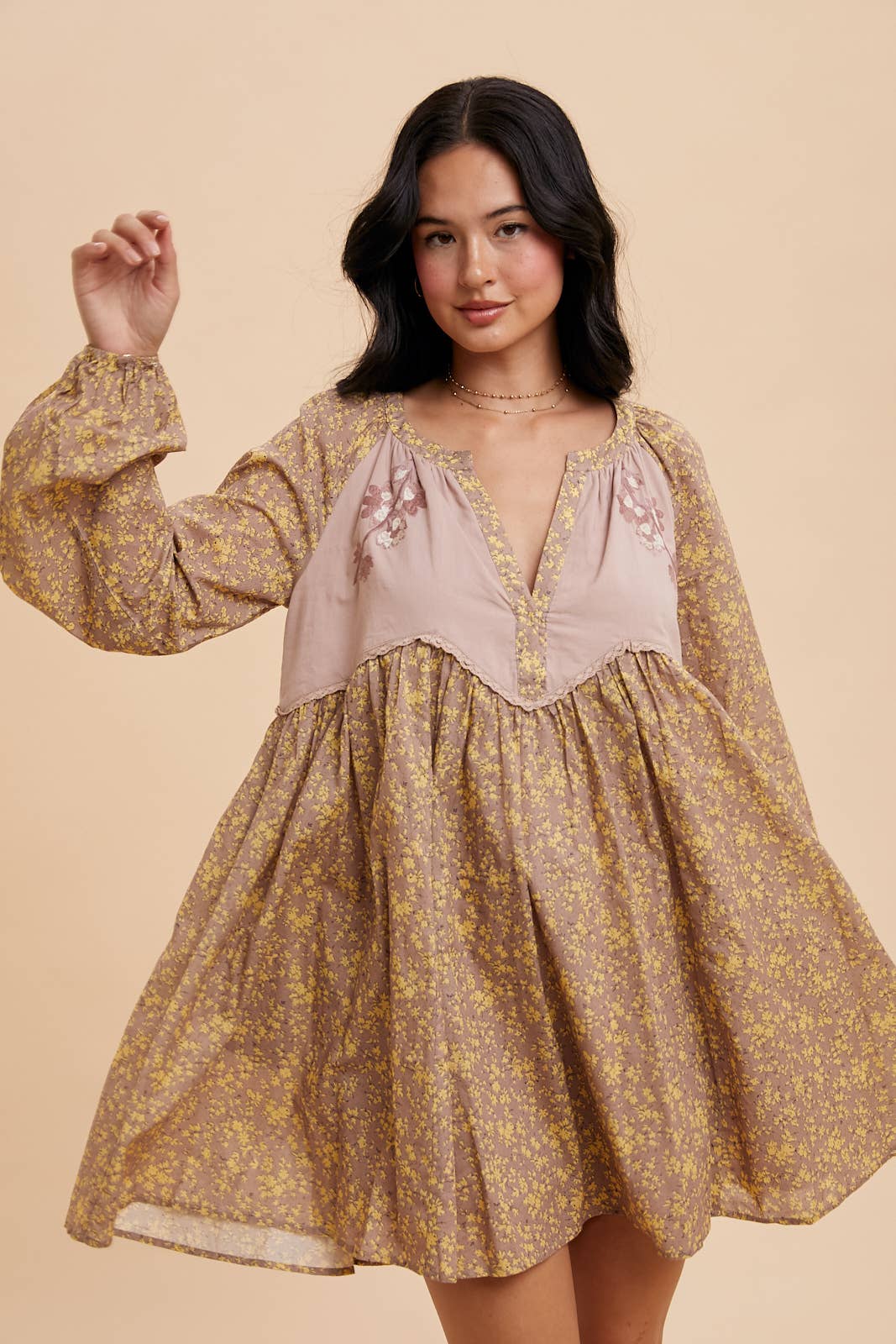 COTTON EMBROIDERED BABYDOLL DRESS: FAWN
