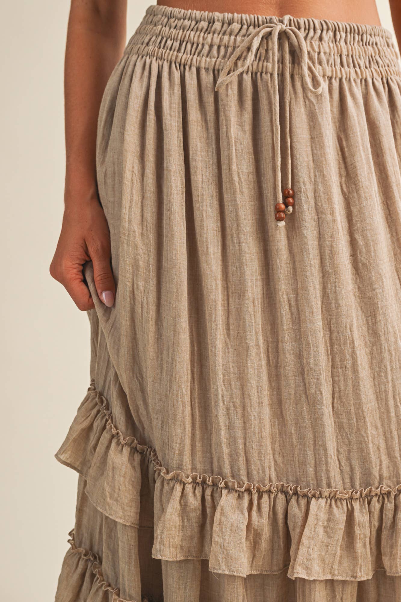 DETAIL TIERED MAXI SKIRT: LT.TAUPE