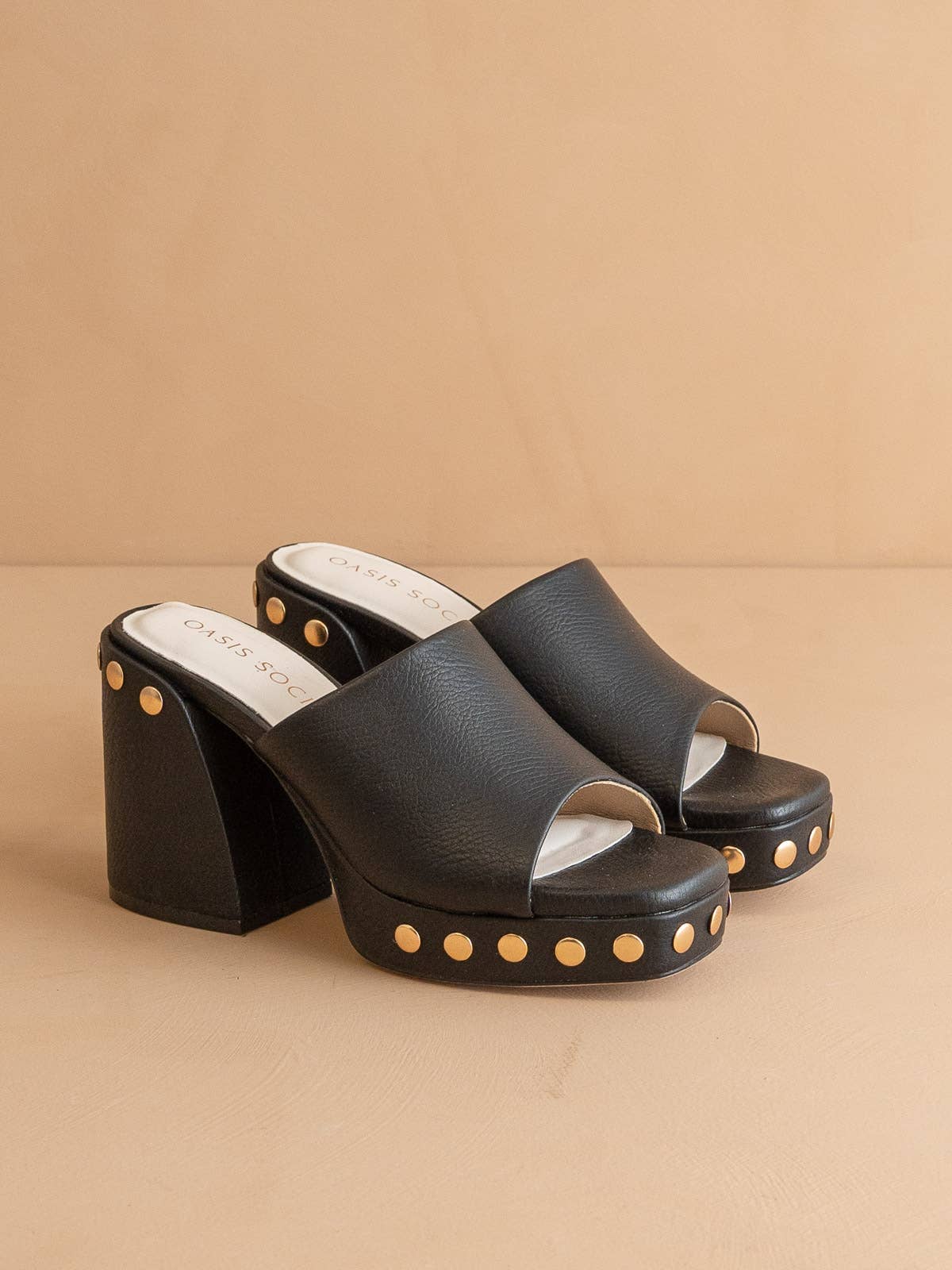 Black Studded Platform Heel: BLACK