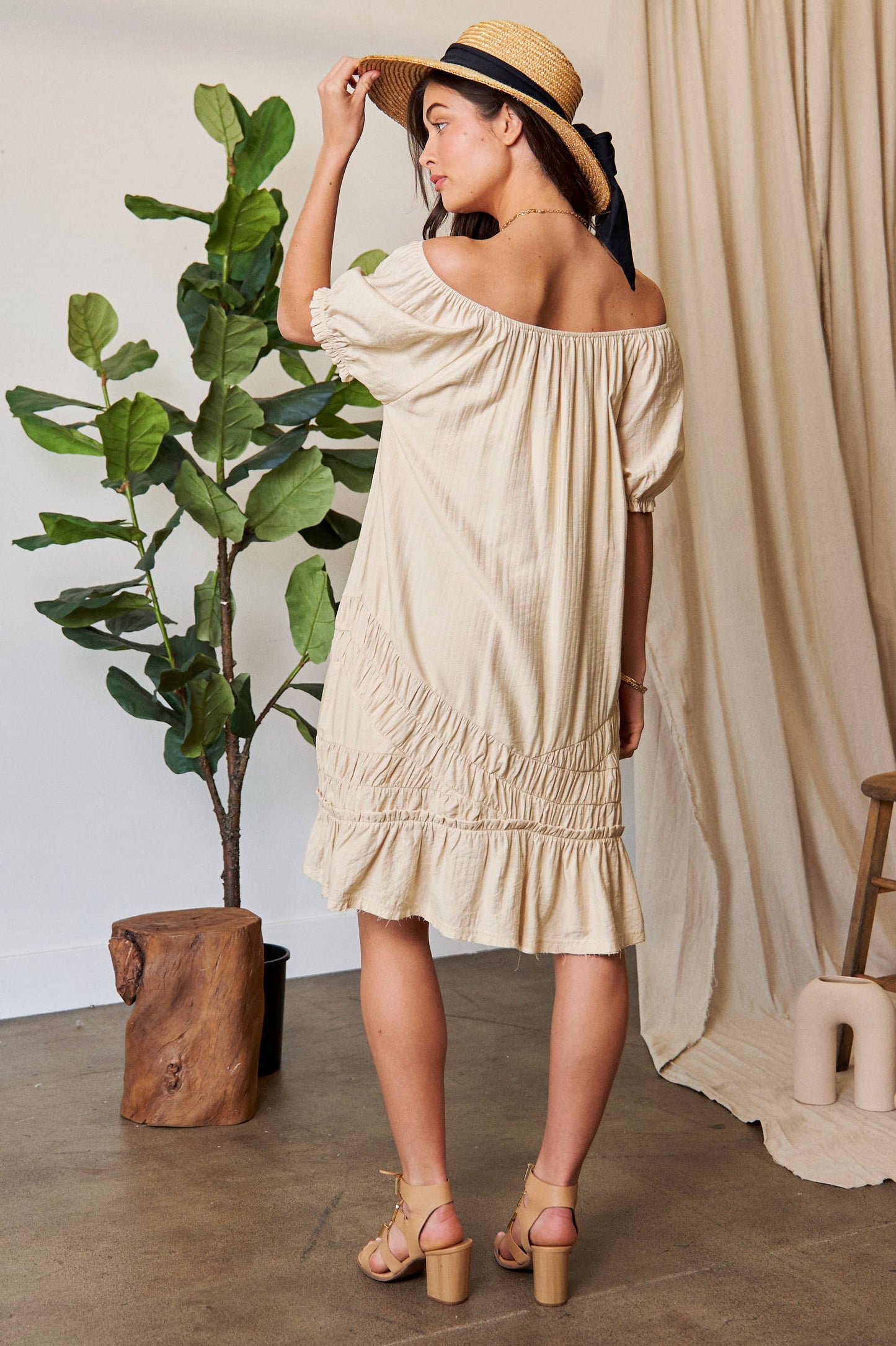 PLUS PUFF SLEEVE DRESS: Natural