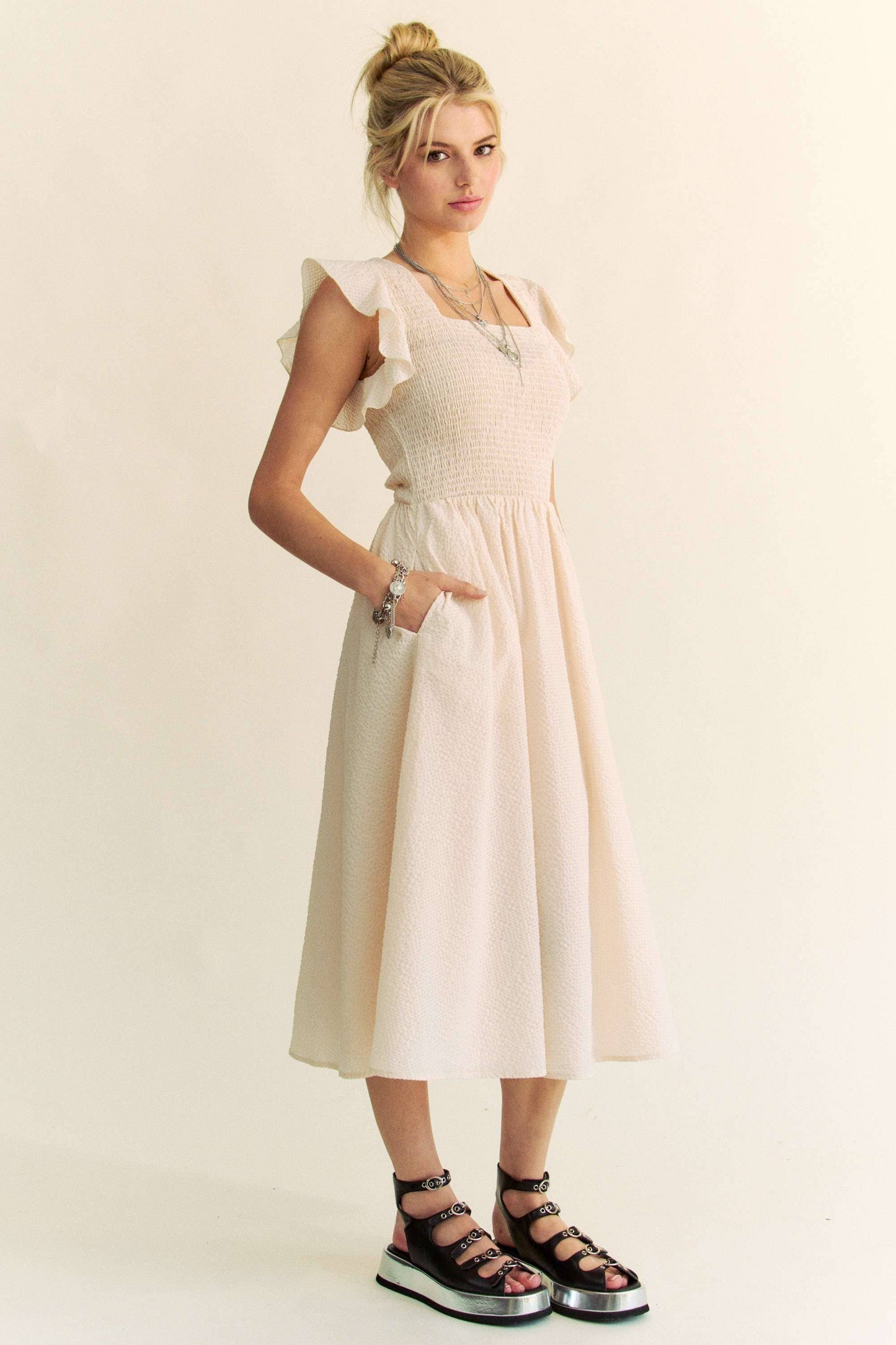 TEXTURED RUFFLE CAP SLEEVE SMOCKED MIDI DRESS: Cream Beige