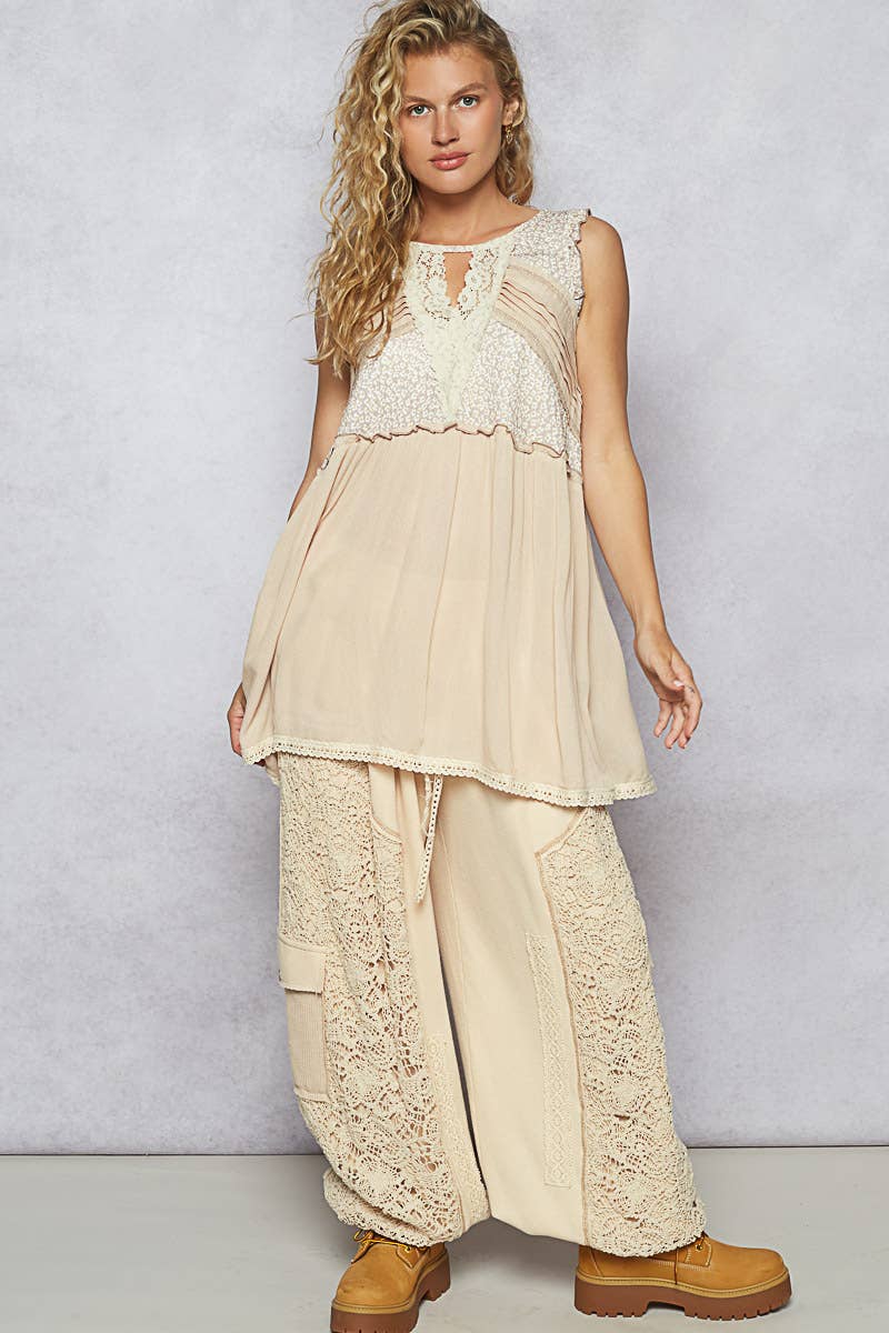 Round neck sleeveless contrast printed woven top