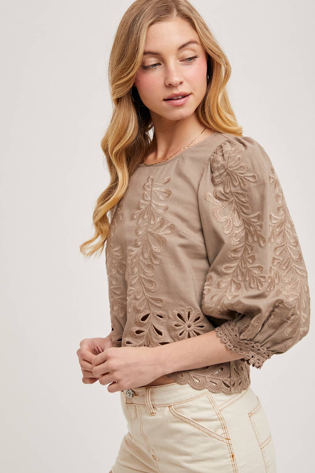 LACE CUTOUTS BUBBLE SLEEVED TOP