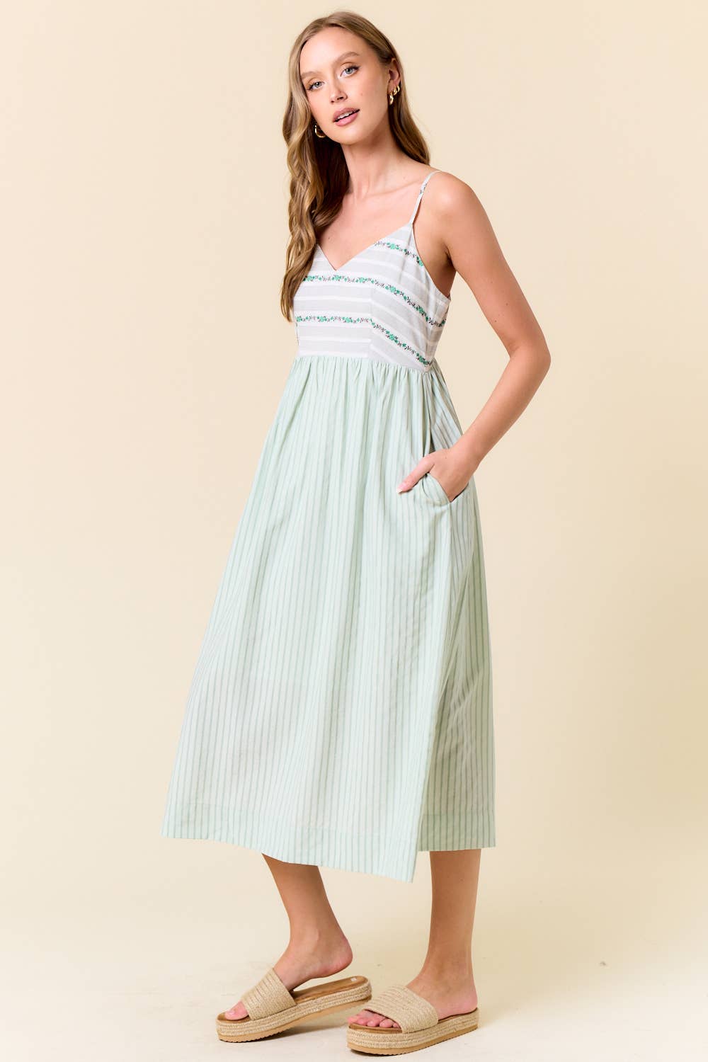 FLORAL EMBROIDERY MIDI DRESS