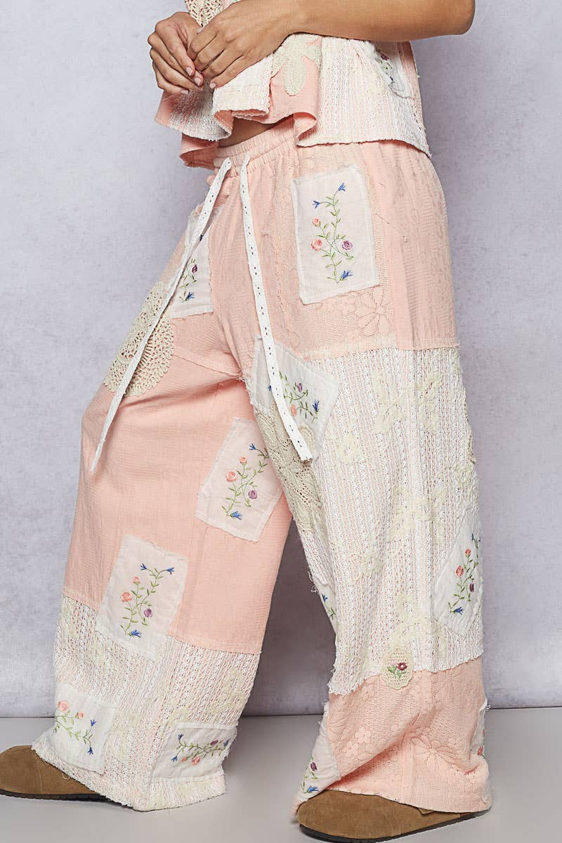 Lace patch woven pants: PALE PINK